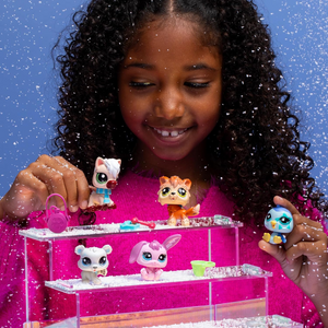 Littlest Pet Shop Winter Besties Collector 5 Pack Accessories Collector Card 4+