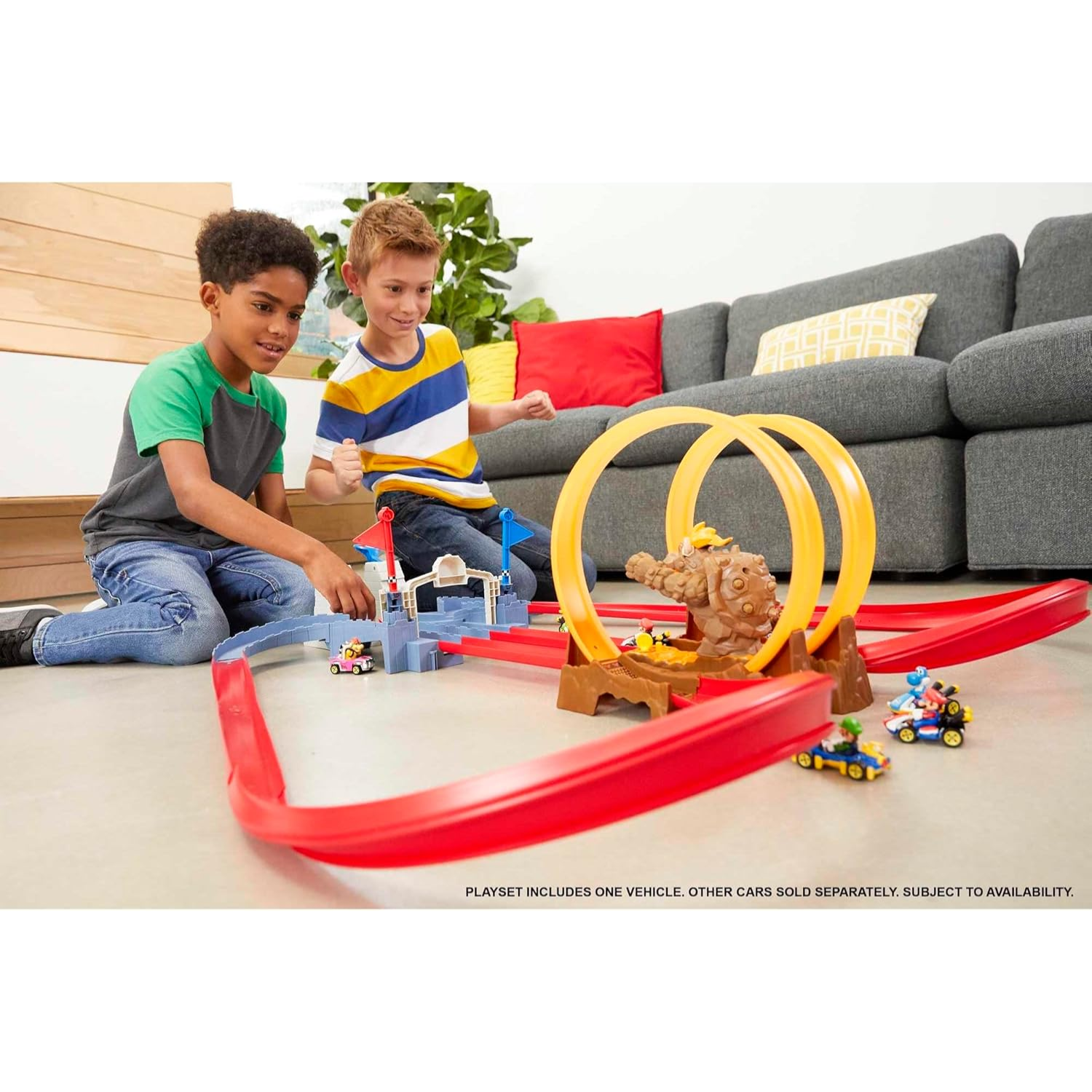 Hot Wheels Mario Kart Bowsers Castle Chaos Modular Track with Figure Racing Play