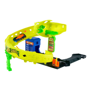 Hot Wheels City Snake Spiral Attack Gas Station New Toy