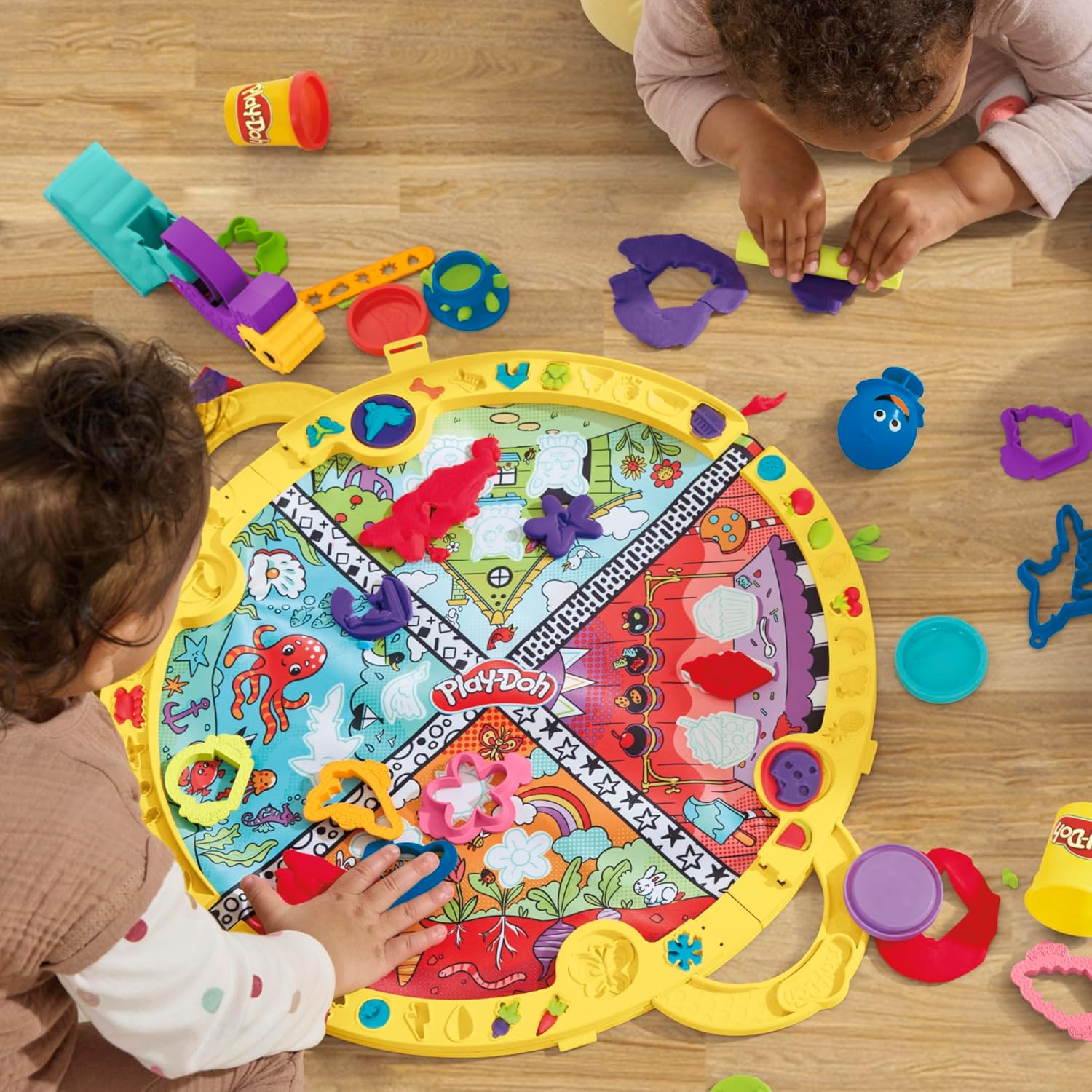 Play-Doh Fold & Go Playmat Starter Set with 19 Accessories New Toy