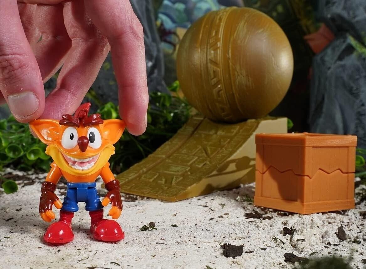 Crash Bandicoot Boulder Dash Diorama Action Figure 2.5-Inch Size New Toy