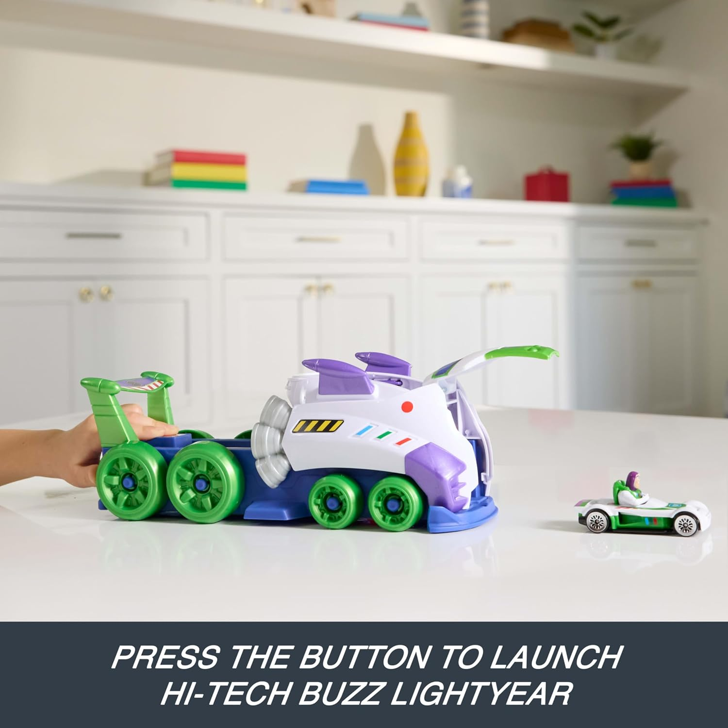 Hot Wheels Toy Car Disney and Pixar Hi-Tech Buzz Lightyear Launcher Hauler
