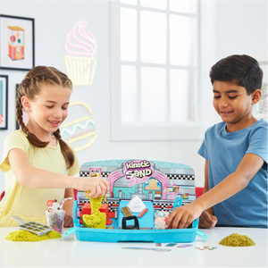 Kinetic Sand Grill N’ Scoop Diner Playset 2lbs Color Sand 27 Tool Folding