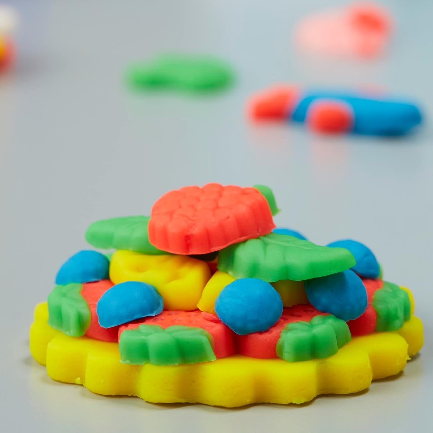 Play-Doh Kitchen Creations Magical Oven Set with 6 Tubs of Dough Ages 3+
