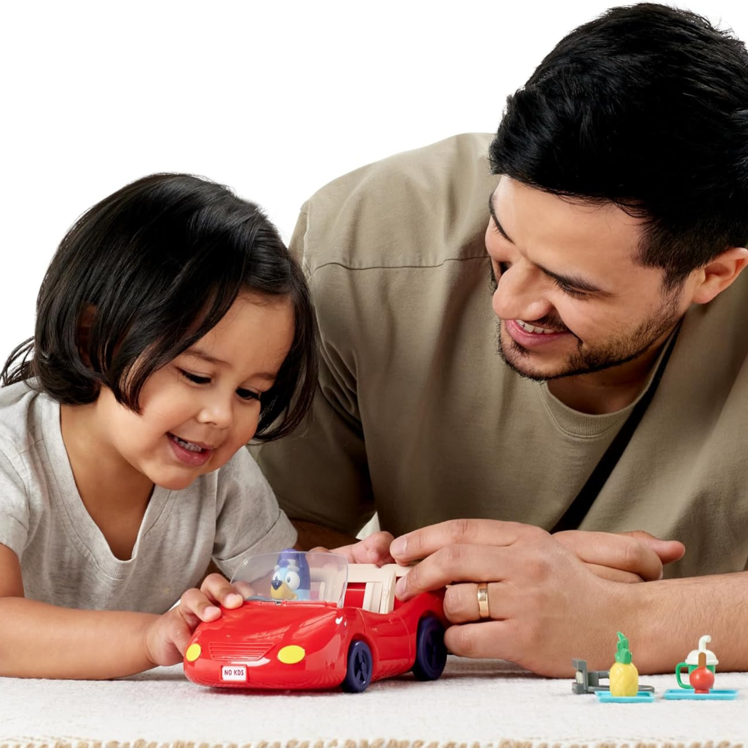 Bluey Escape Convertible Car Set with Figure 4 Accessories and Stickers
