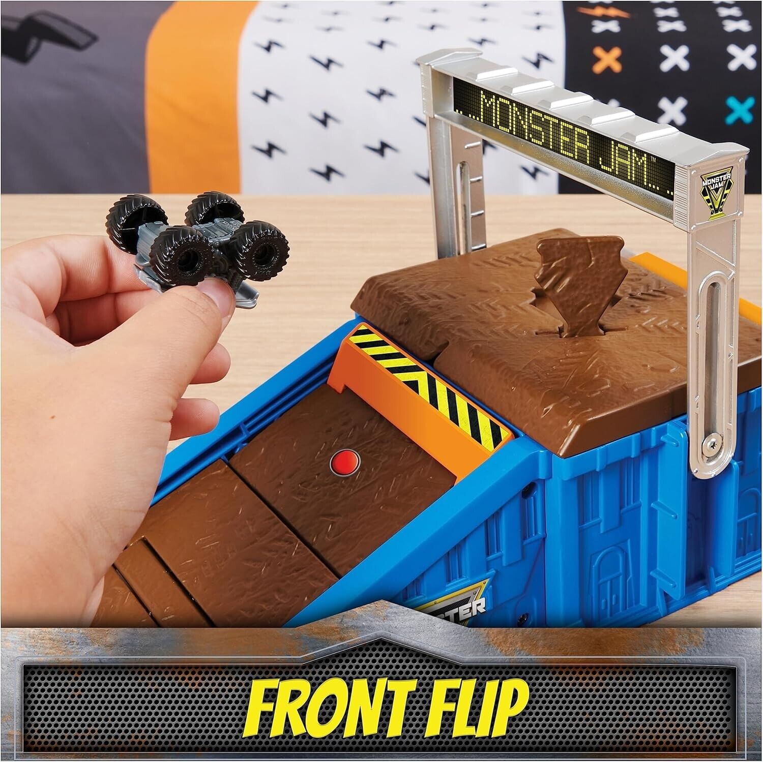 Monster Jam Mini Freestyle Flip Arena Playset and Storage with 2 Mini Trucks