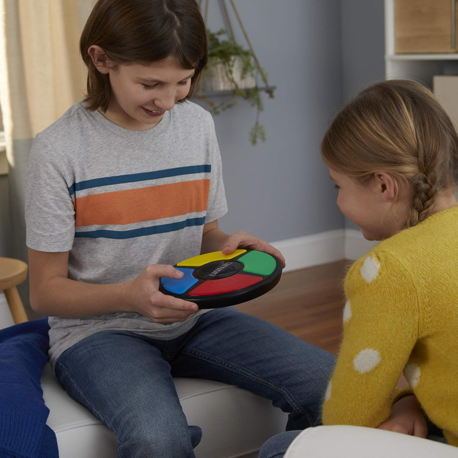 Simon Handheld Electronic Game Lights Sounds Memory Challenge Toy Ages 8 Plus
