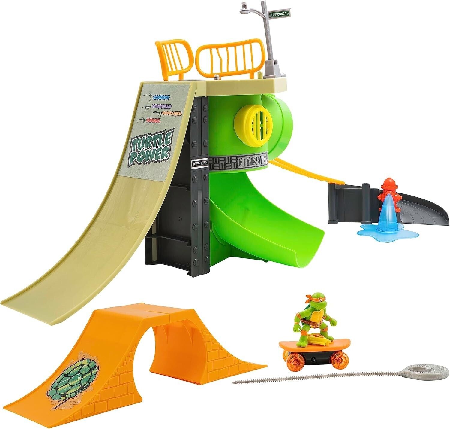 Teenage Mutant Ninja Turtles 18-Piece Turtles Mayhem Madness Skate Park Playset