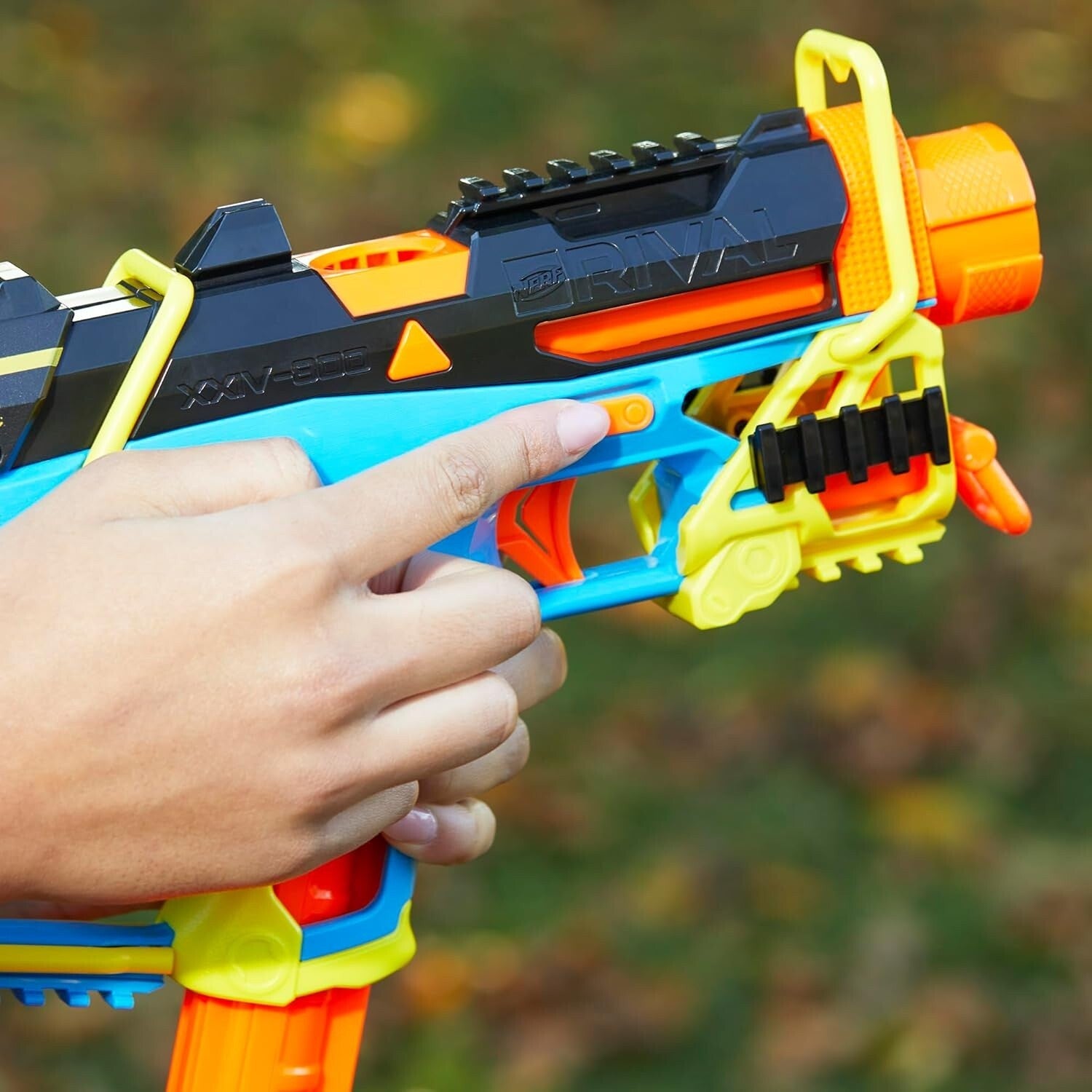 Nerf Rival Mirage XXIV-800 Blaster 10 Accu-Rounds Removable Magazine Pump Action