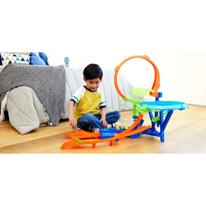 Hot Wheels Stunt Tracks Mid-Air Crash Collision Playset Ages 5+ New Toy