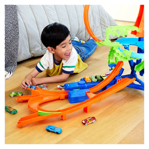 Hot Wheels Stunt Tracks Mid-Air Crash Collision Playset Ages 5+ New Toy