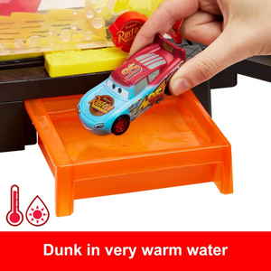 Pixar Cars Lightning McQueen Color Changers Car Wash Set Race Ready 3+