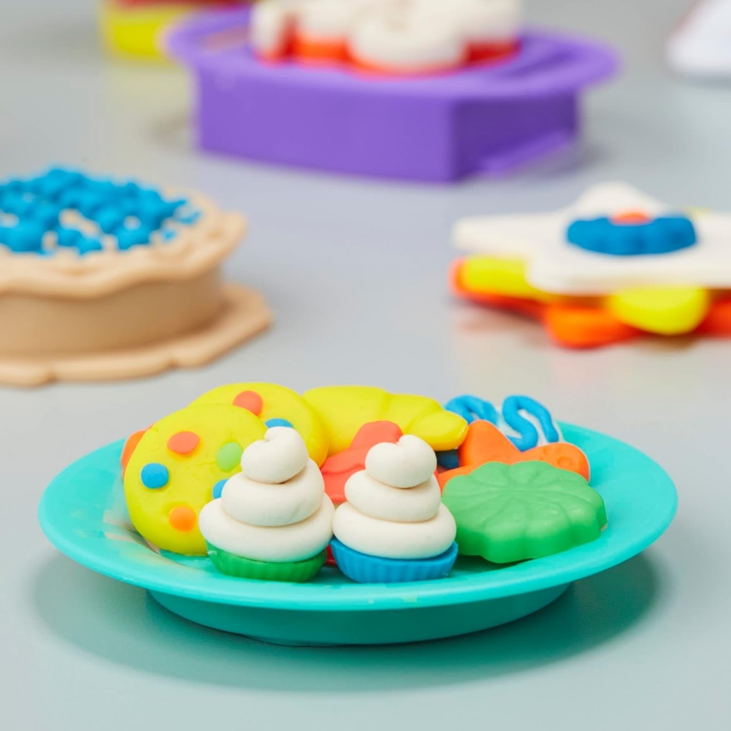 Play-Doh Kitchen Creations Magical Oven Set with 6 Tubs of Dough Ages 3+