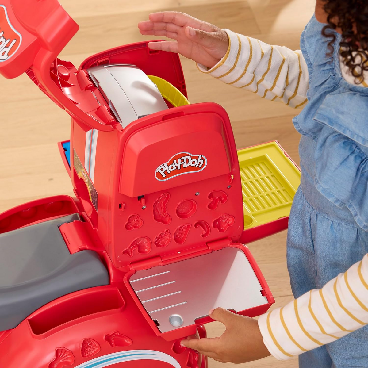 Play-Doh Pizza Delivery Scooter Playset Large Ride-On Play Food New Toy Car