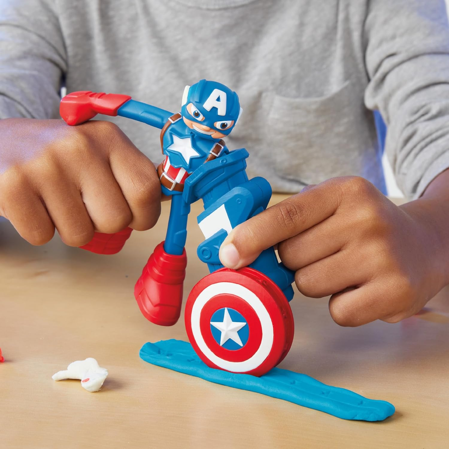 Play-Doh Marvel Hero Playset Action Figures with Wearable Tools