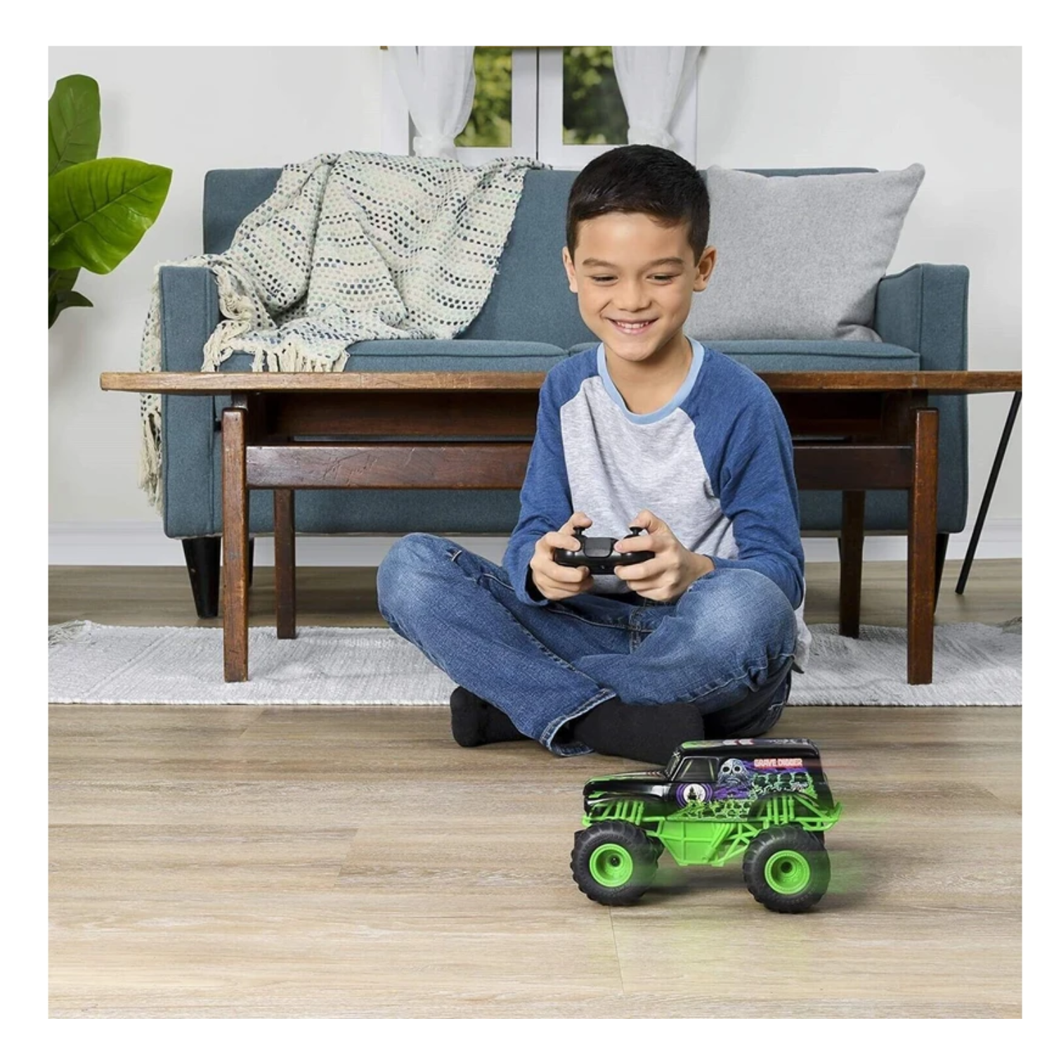 Monster Jam Official Grave Digger Remote Control Monster Truck 1: 24 RC Car 4+