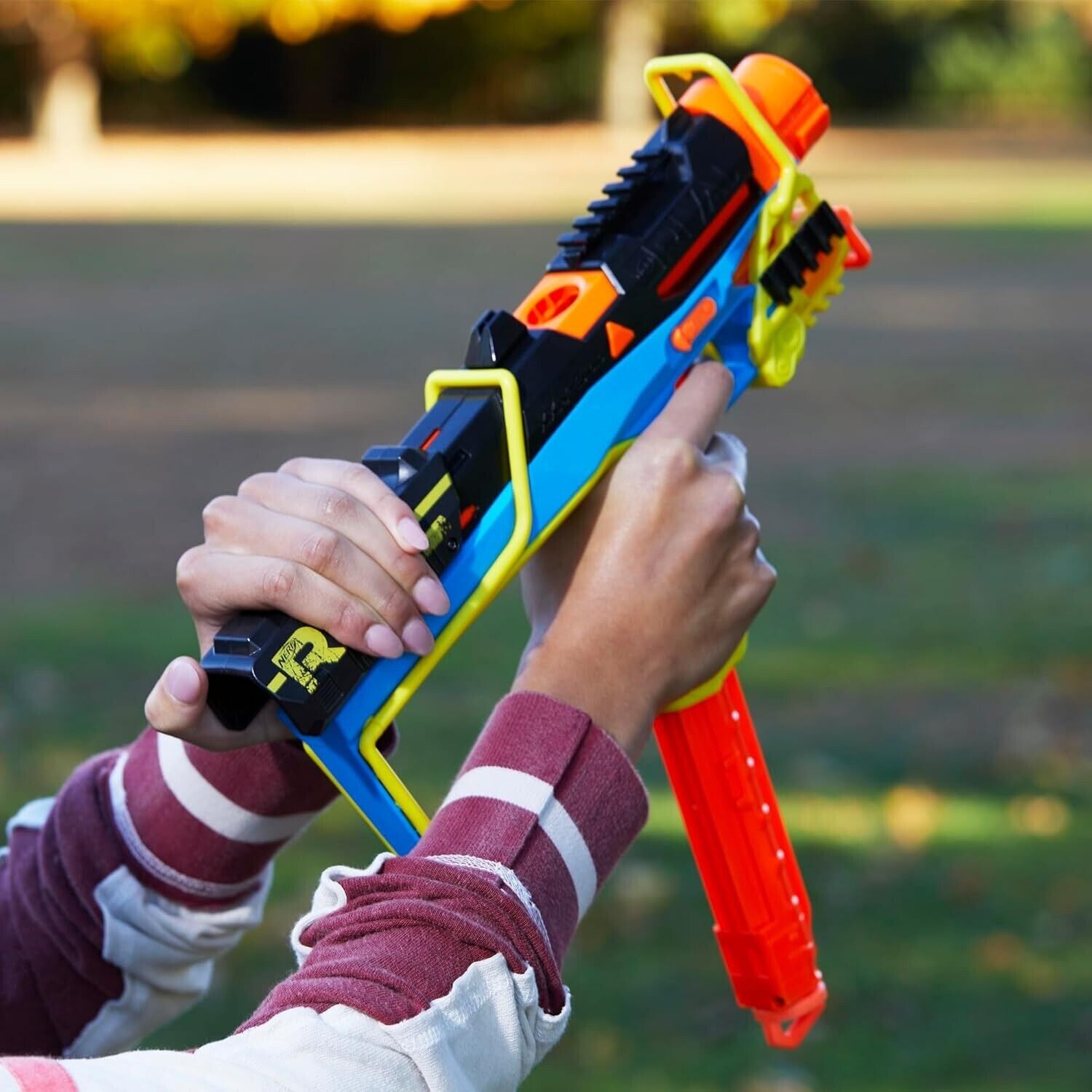 Nerf Rival Mirage XXIV-800 Blaster 10 Accu-Rounds Removable Magazine Pump Action