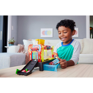 Pixar Cars Lightning McQueen Color Changers Car Wash Set Race Ready 3+