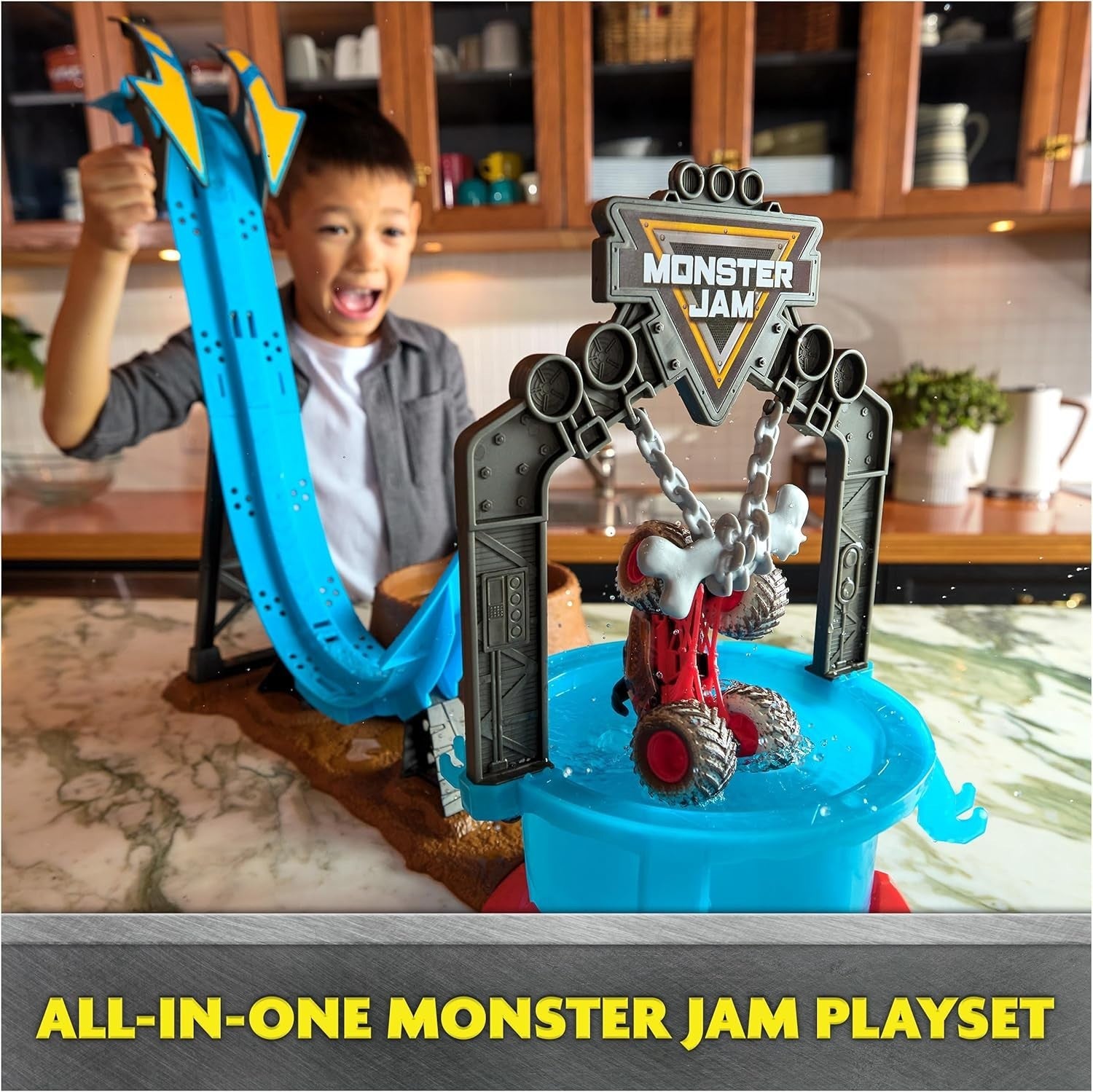 Monster Jam Mud Blasters Monster Mutt Dalmatian Dunk Tank Playset Toy Ages 3+