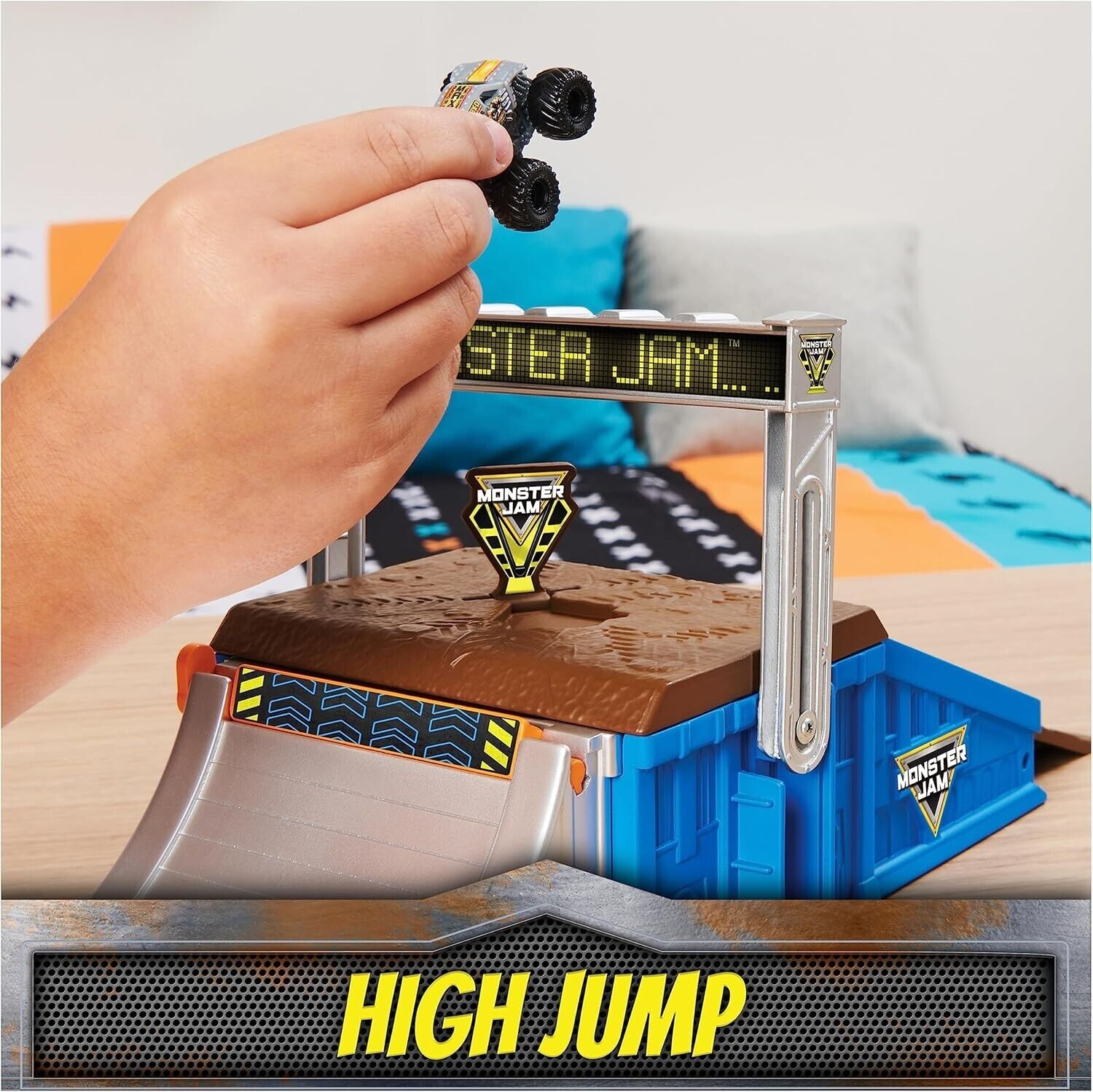 Monster Jam Mini Freestyle Flip Arena Playset and Storage with 2 Mini Trucks
