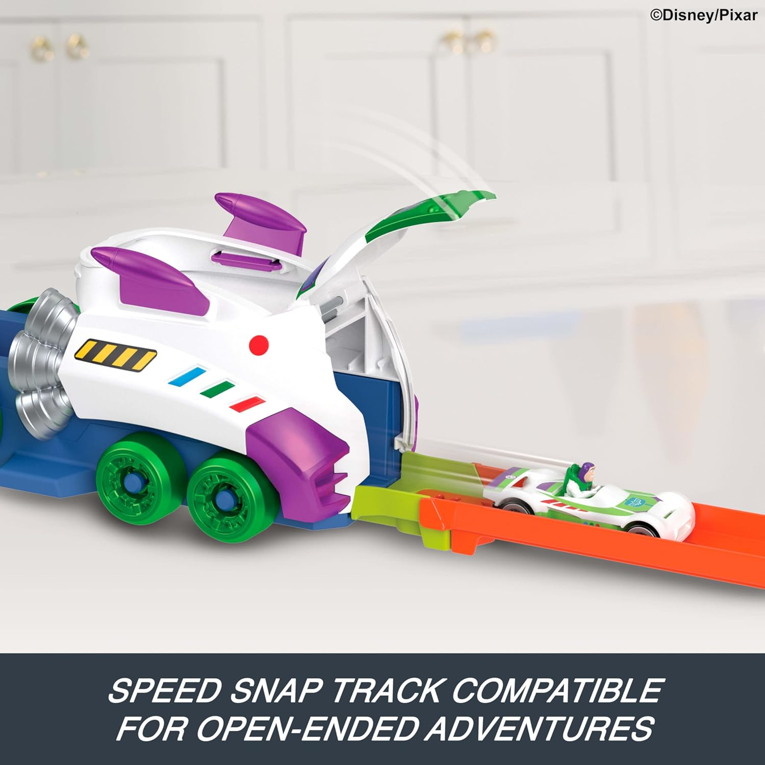 Hot Wheels Toy Car Disney and Pixar Hi-Tech Buzz Lightyear Launcher Hauler